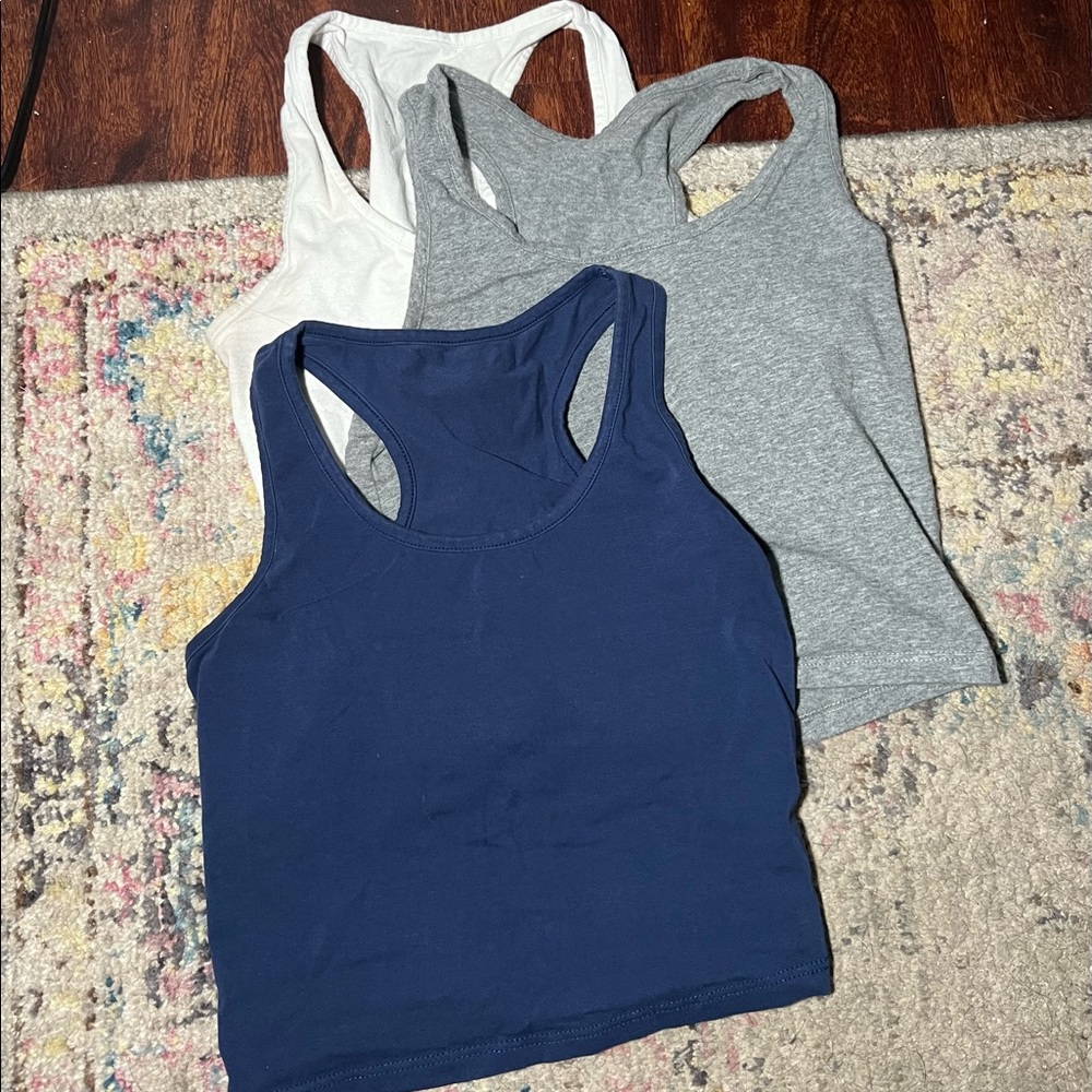 basic tank top, slightly cropped (3)